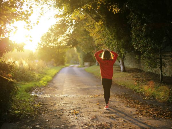 Frau beim Morgensport